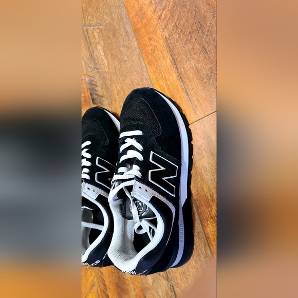 New Balance 574 - Picture 2 of 3